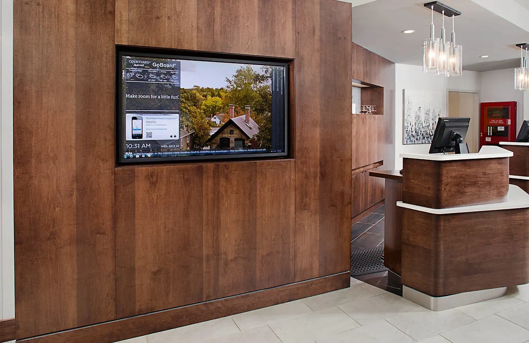 Courtyard By Marriott Manchester-Boston Regional Airport-1