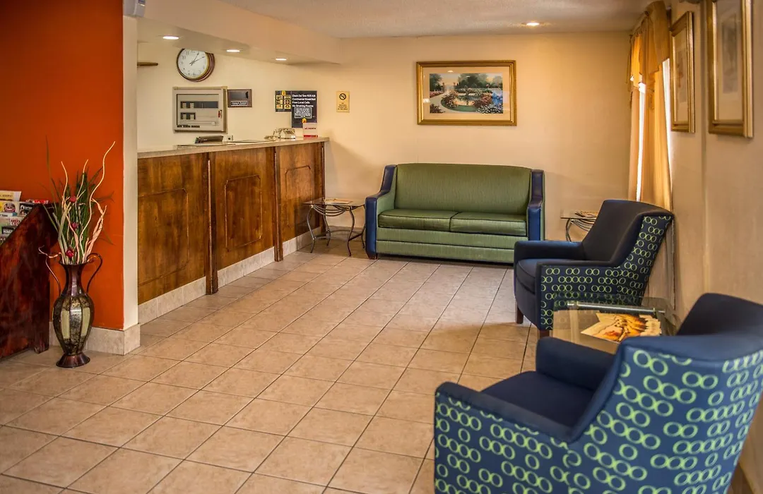 Super 8 By Wyndham Prestonsburg-1