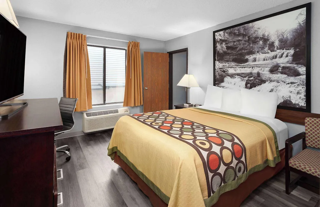 Super 8 By Wyndham Sun Prairie/Madison E-1