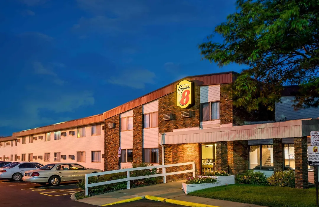 Super 8 By Wyndham Brooklyn Center/Mpls-1