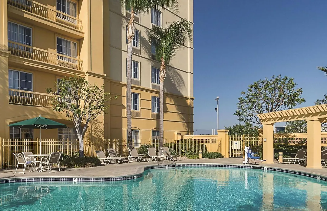 La Quinta Inn & Suites By Wyndham Ontario Airport-1