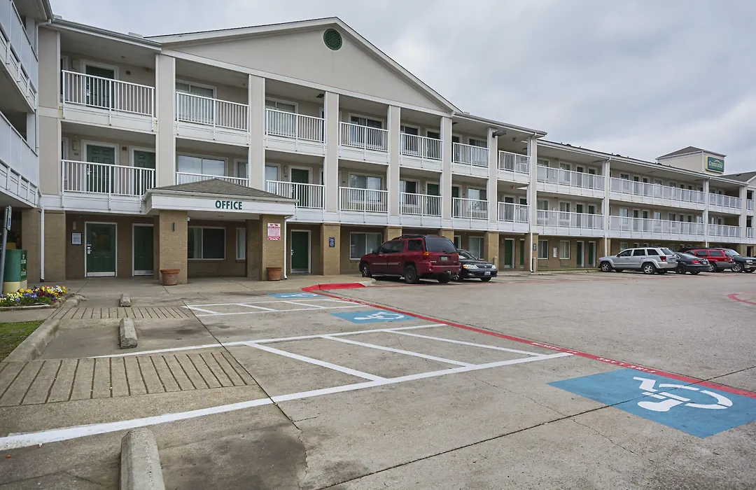 Hometowne Studios By Red Roof Dallas - Mesquite-1