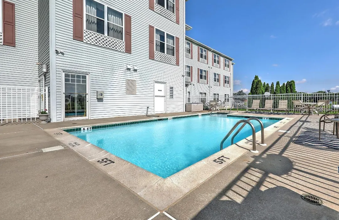 Lancaster Inn & Suites-1