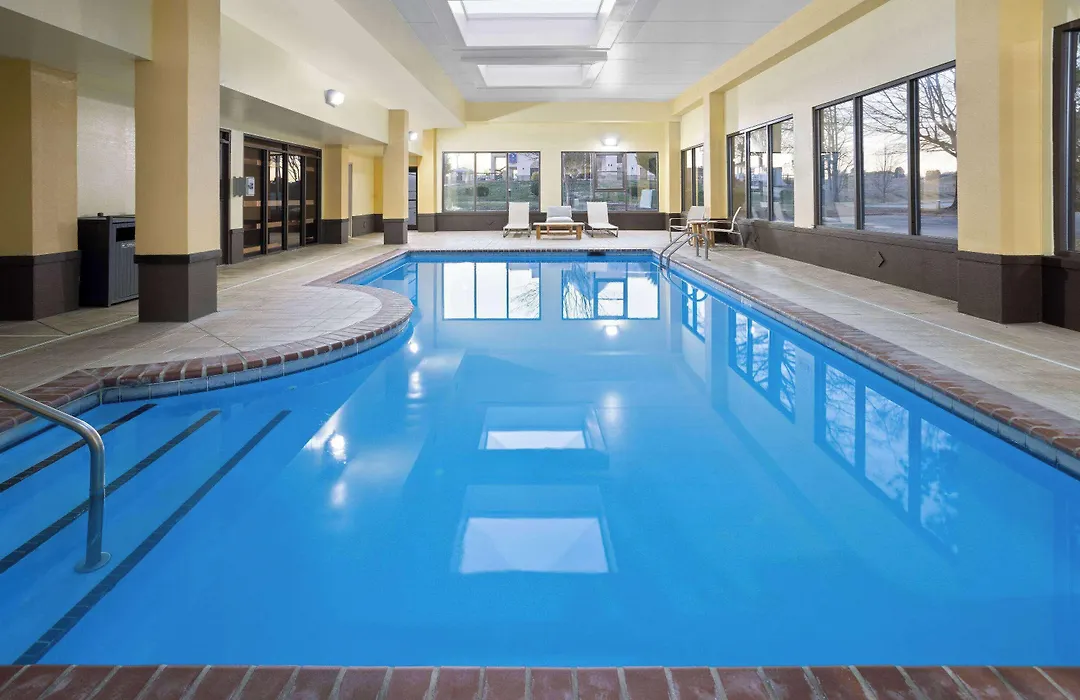 La Quinta Inn & Suites By Wyndham Mooresville-1