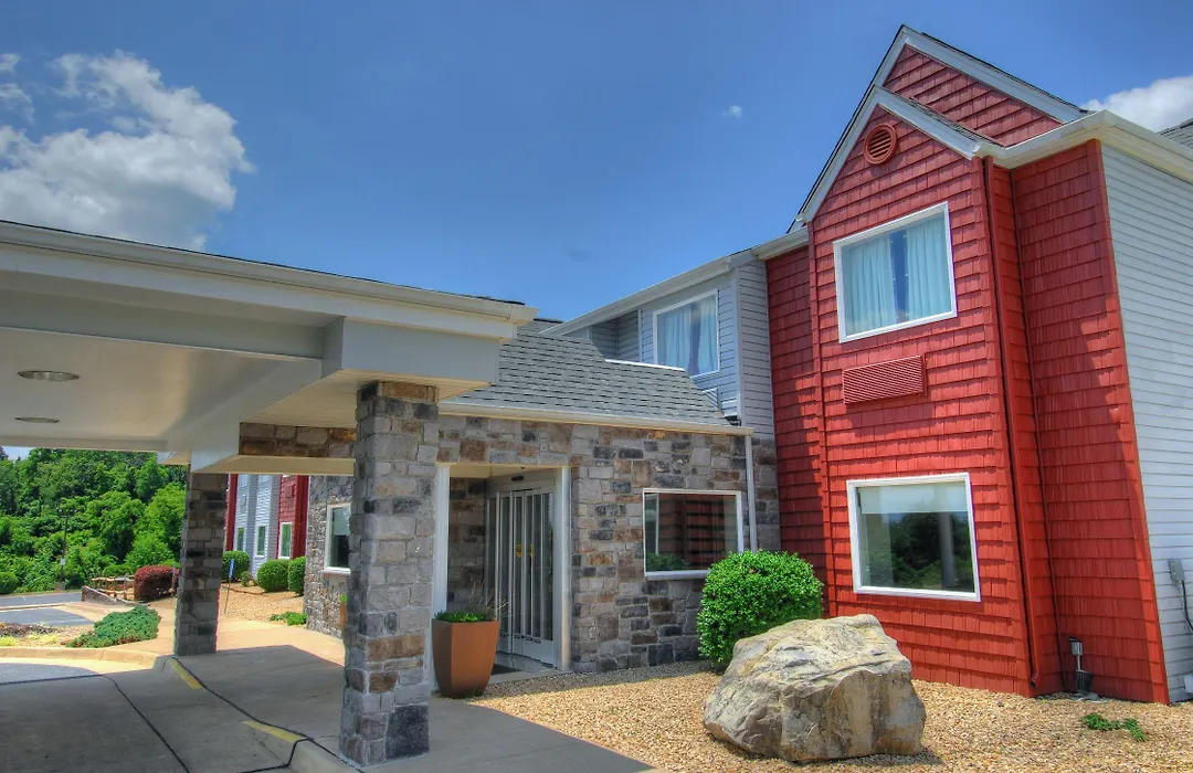 Clarion Pointe Staunton East-1
