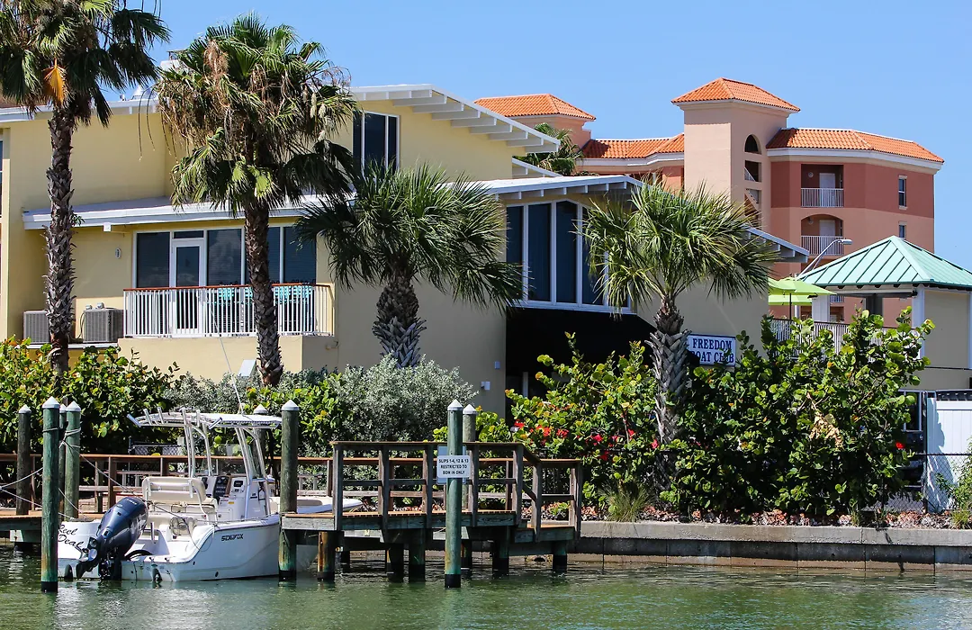 Treasure Island Hotel And Marina-1