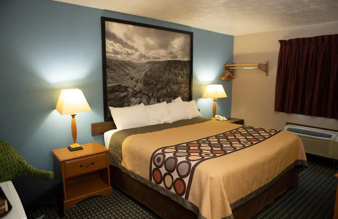 Super 8 By Wyndham Fairmont-1