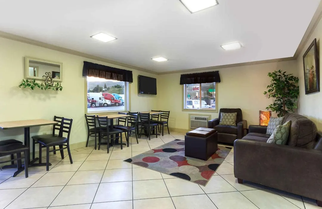 Super 8 By Wyndham Lewiston-1