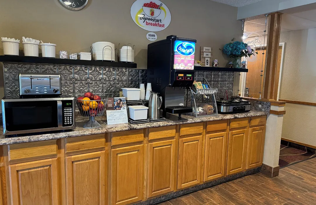 Super 8 By Wyndham Adrian-1