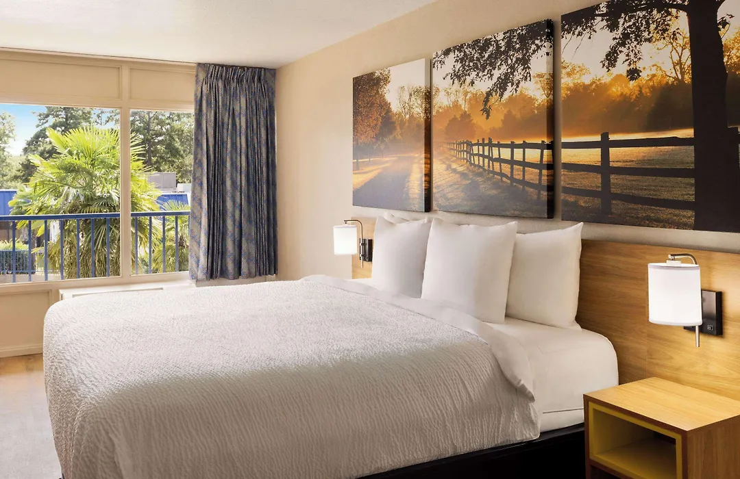 Days Inn By Wyndham Mccomb Ms-1