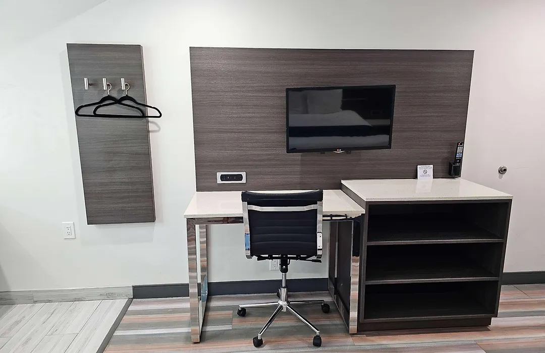 Travelodge Inn & Suites By Wyndham Fullerton-1