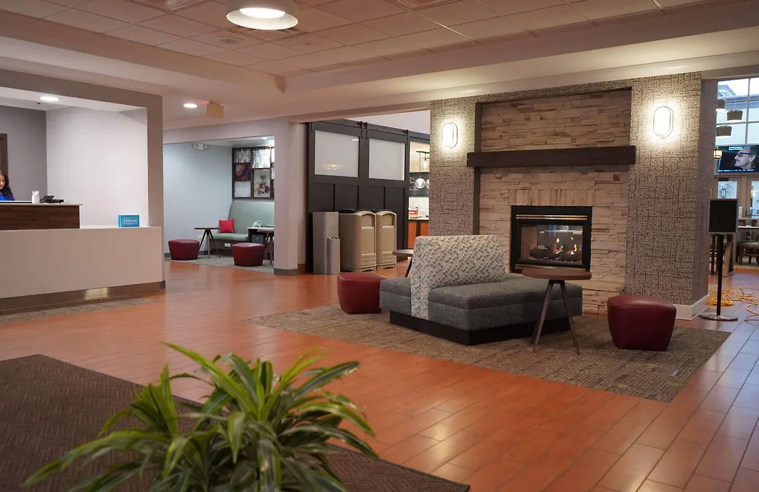 Hampton Inn & Suites Chicago/Aurora-1