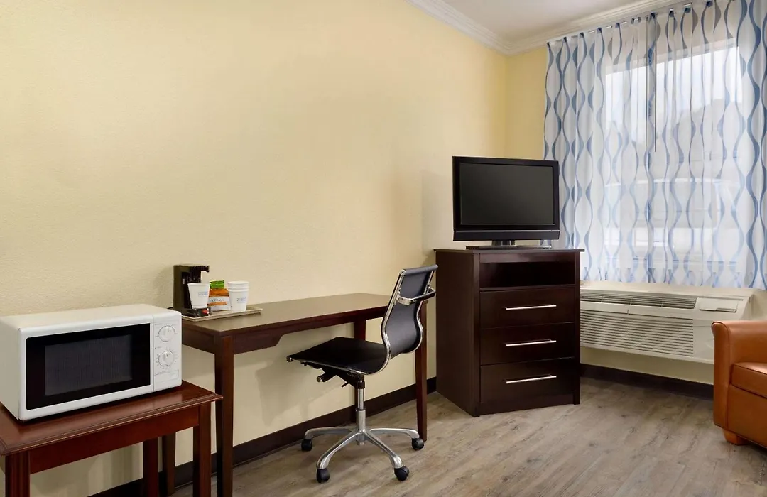 Days Inn & Suites By Wyndham Dfw Airport South-Euless-1
