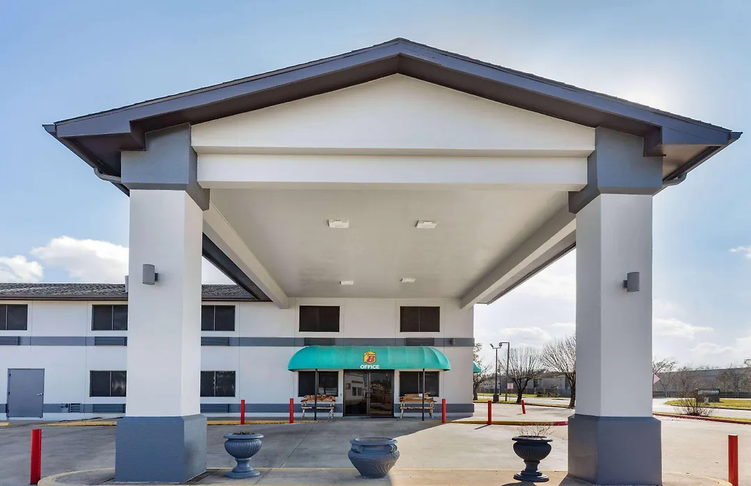Super 8 By Wyndham League City Kemah Area-1