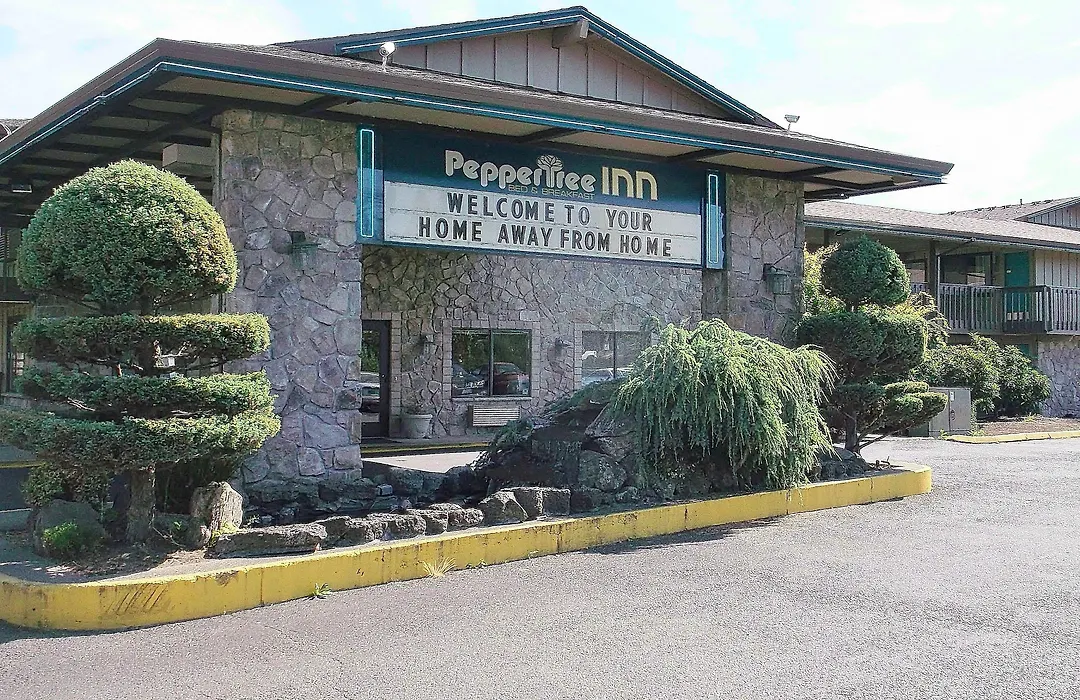 Pepper Tree Inn-1
