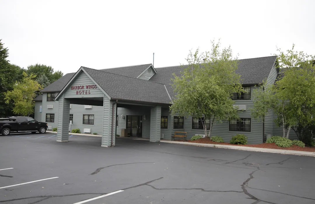 Harbor Winds Hotel (Adults Only)-1