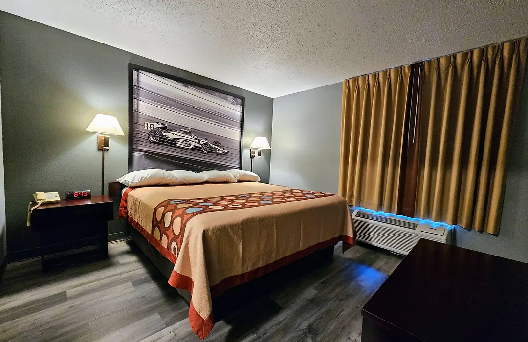Super 8 By Wyndham Cloverdale In-1