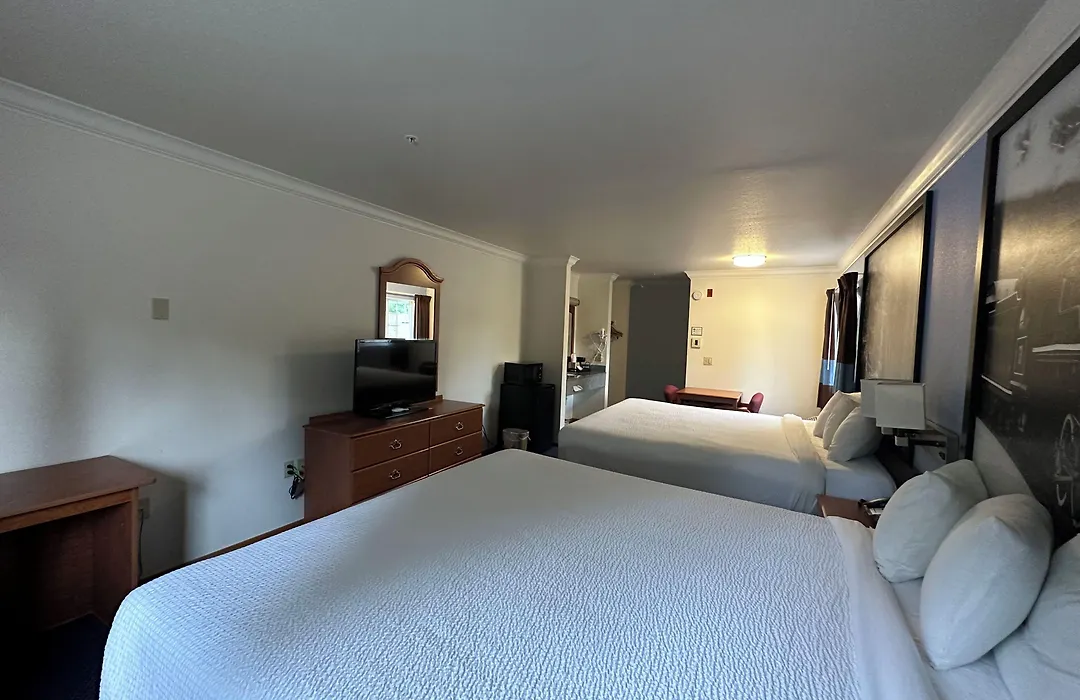 Creekside Inn & Suites-1