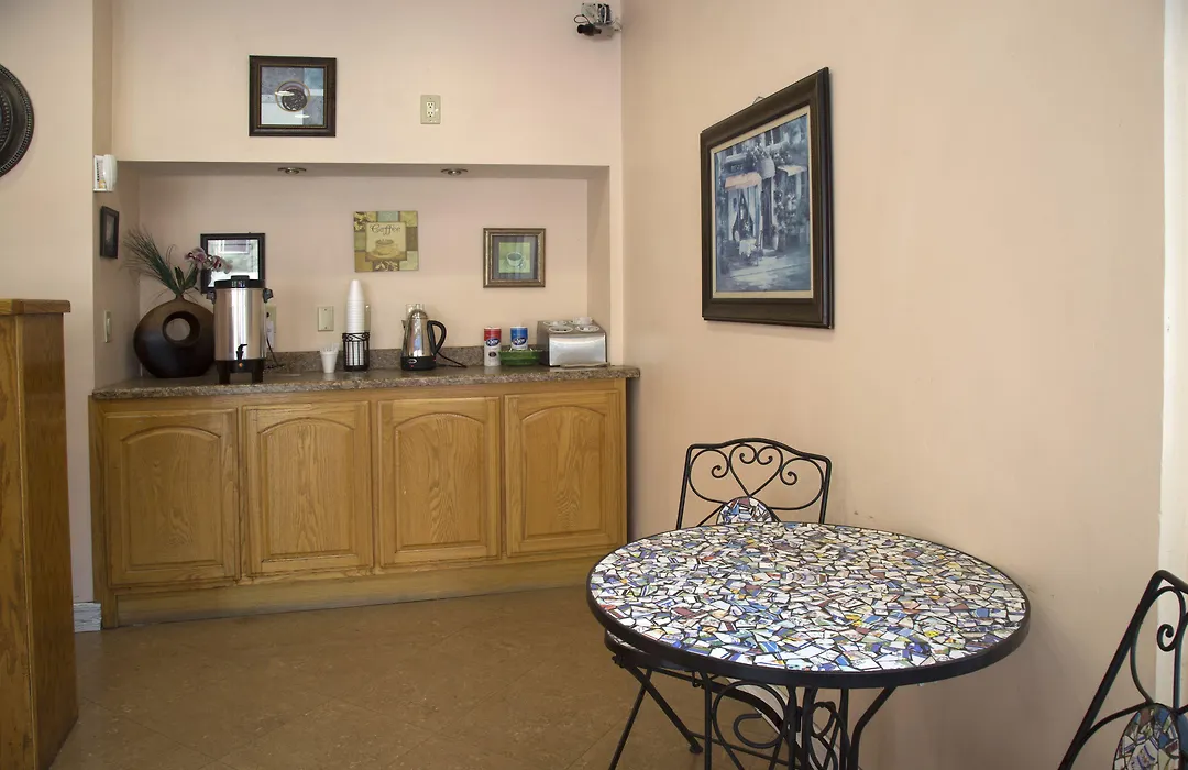 Harborview Inn & Suites-Convention Center-Airport-Gaslamp-Seaworld-Zoo-Balboa Park-1