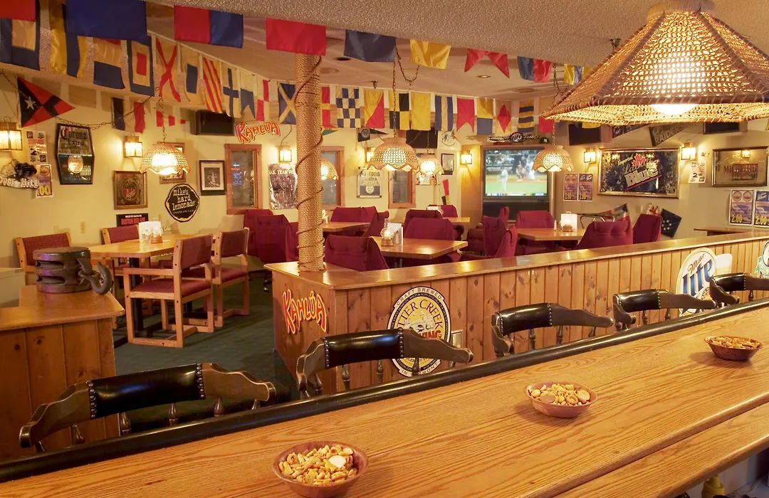 Commodores Inn-1