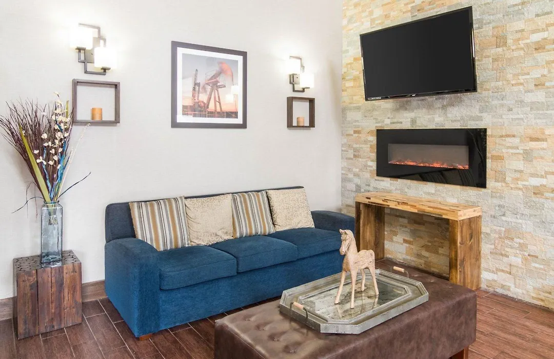 Comfort Suites Odessa Near University-1