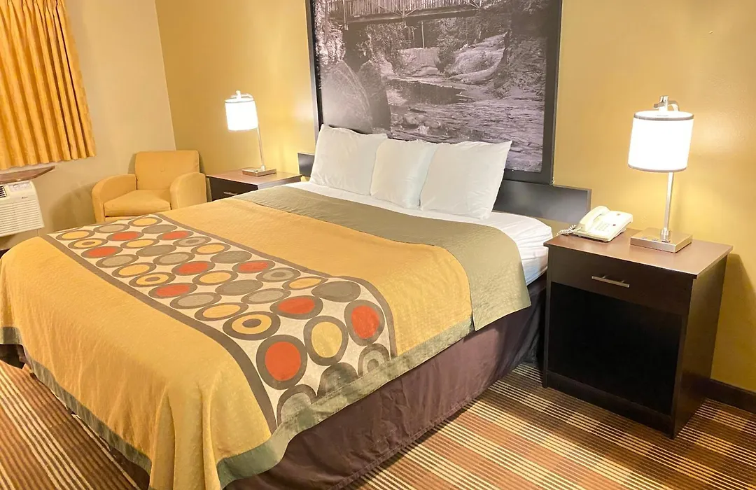 Super 8 By Wyndham Eau Claire Wi-1