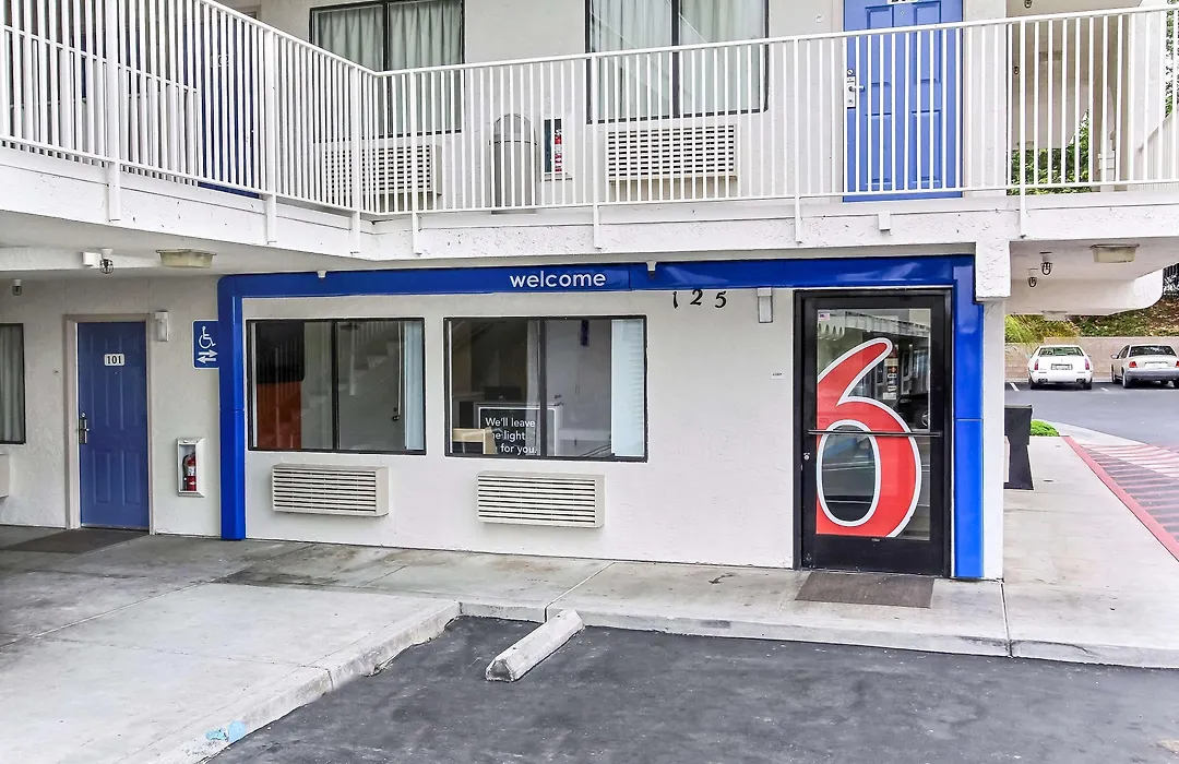 Hotel B5 -Watsonville-1