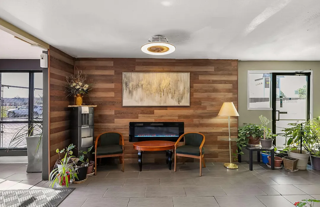 Americas Best Value Inn - Lincoln Airport-1