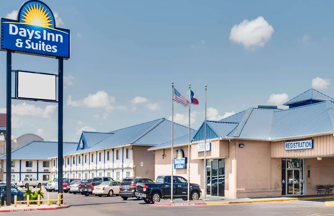 Days Inn & Suites By Wyndham Laredo-1