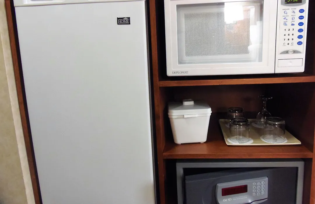 Rosslyn Inn & Suites-1