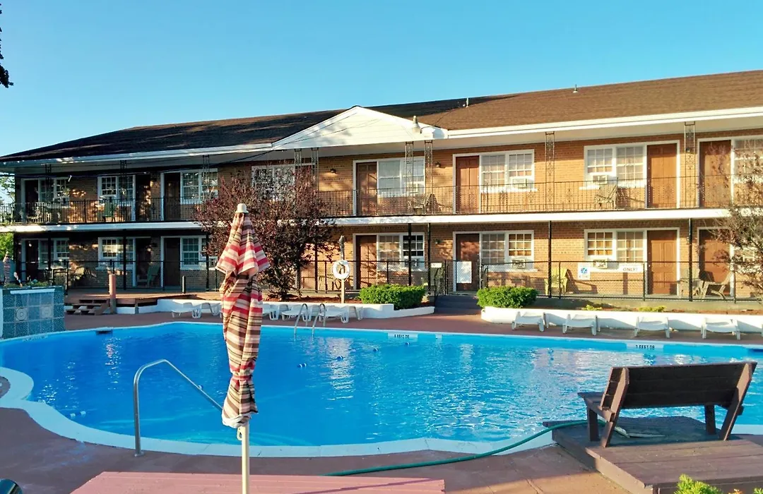 Budget Host East End Riverhead-1