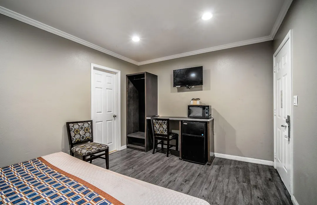 Regency Inn & Suites Downey-1