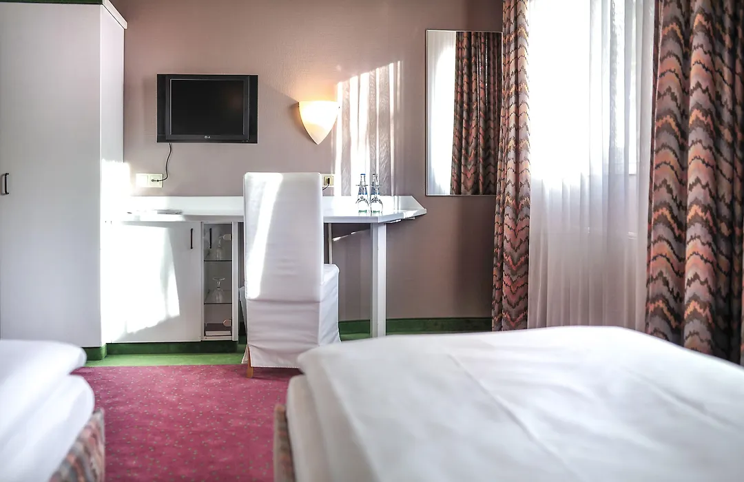 Airport Hotel By The New Yorker-1