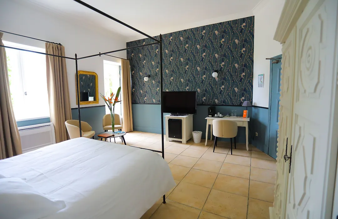 Hostellerie du Château des Fines Roches-1