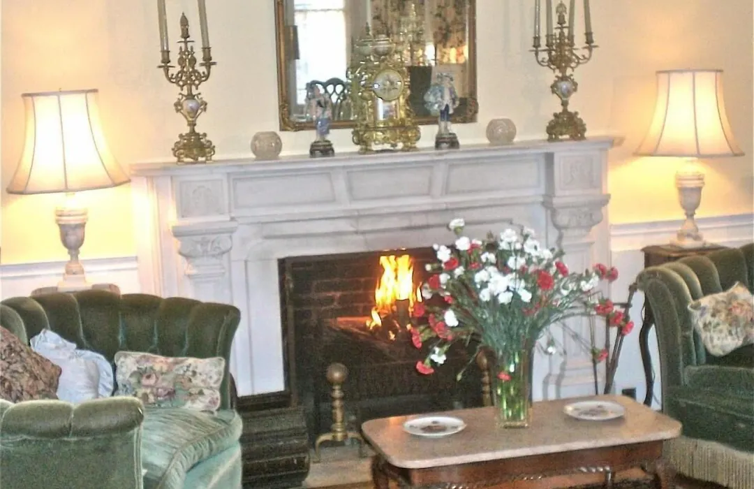 Whistler'S Inn-1