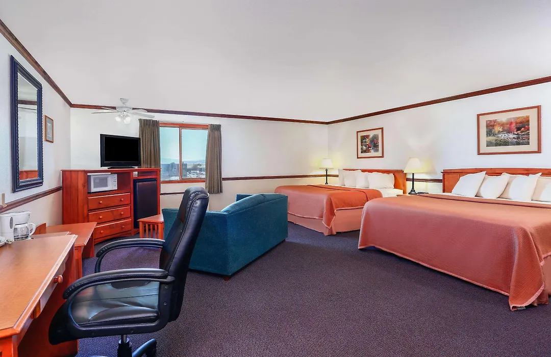 Longhorn Hotel-1