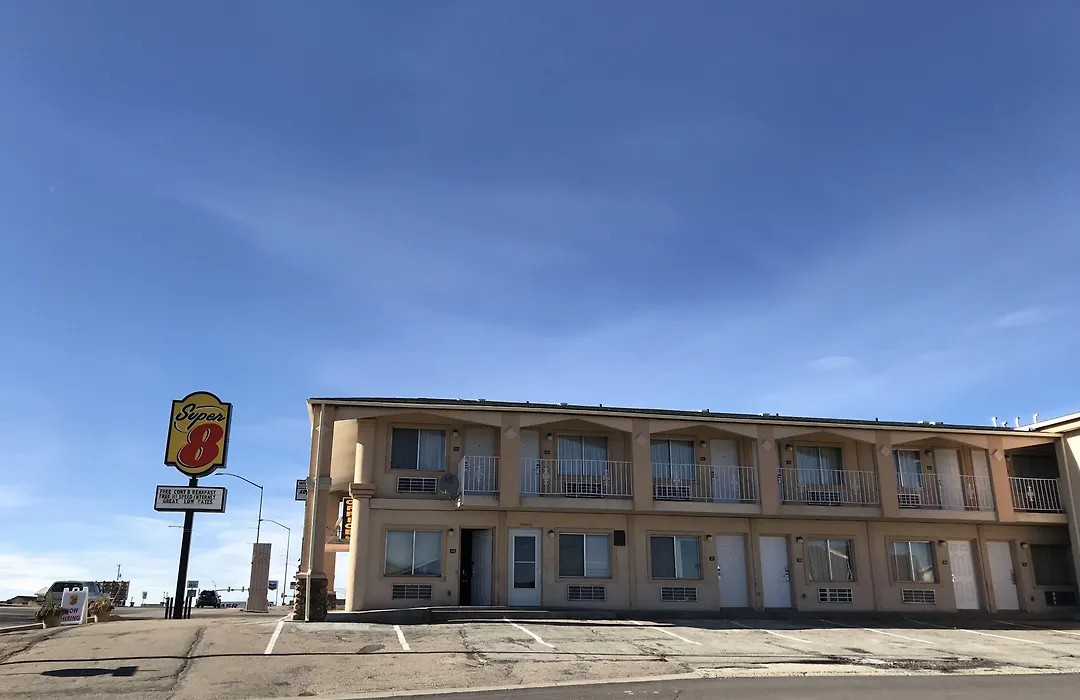 Super 8 By Wyndham Evanston-1