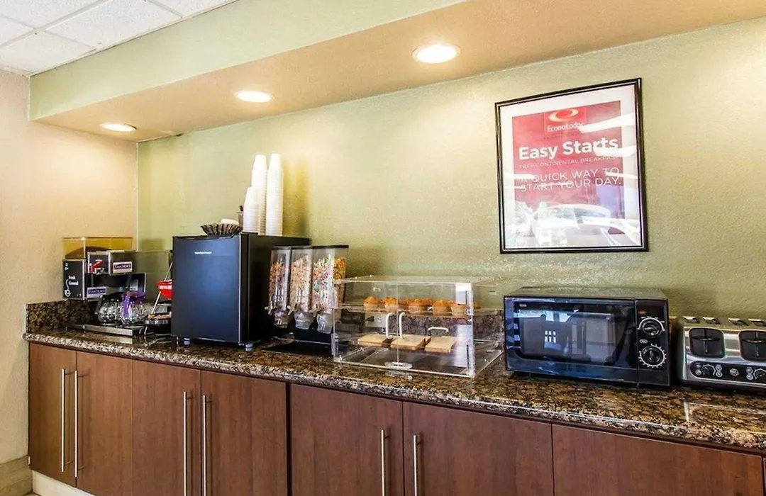 Econo Lodge Inn & Suites Near Bricktown-1