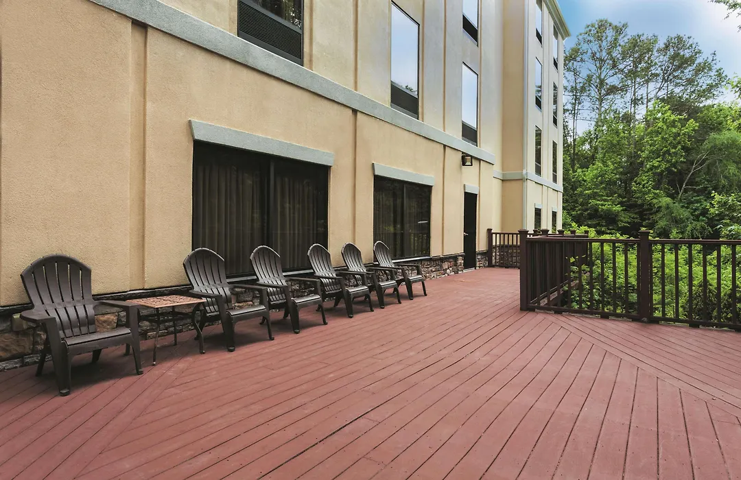 La Quinta Inn & Suites By Wyndham Covington-1