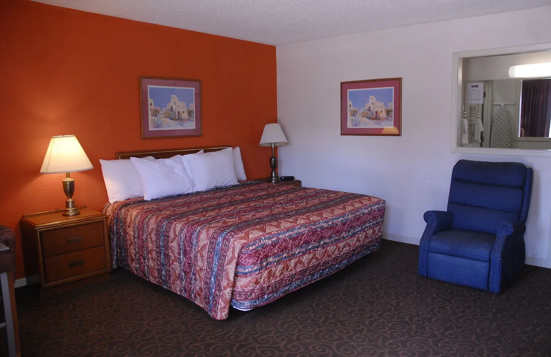 America'S Best Inn And Suites Emporia-1