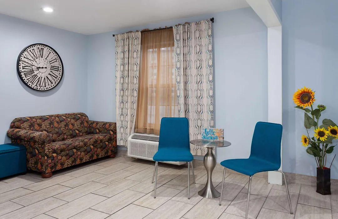 Days Inn & Suites By Wyndham Sellersburg-1