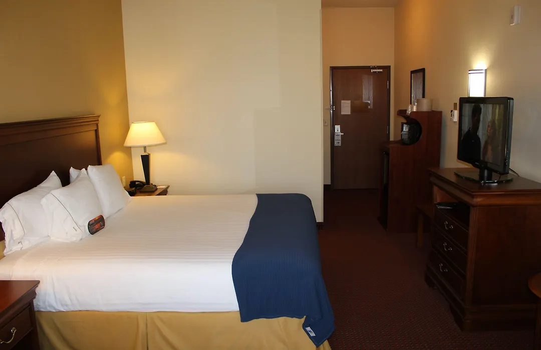 Holiday Inn Express Airport East By Ihg-1