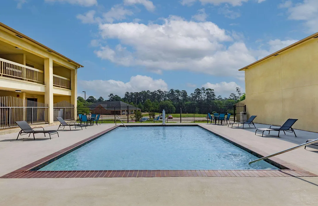 Days Inn & Suites By Wyndham Huntsville-1