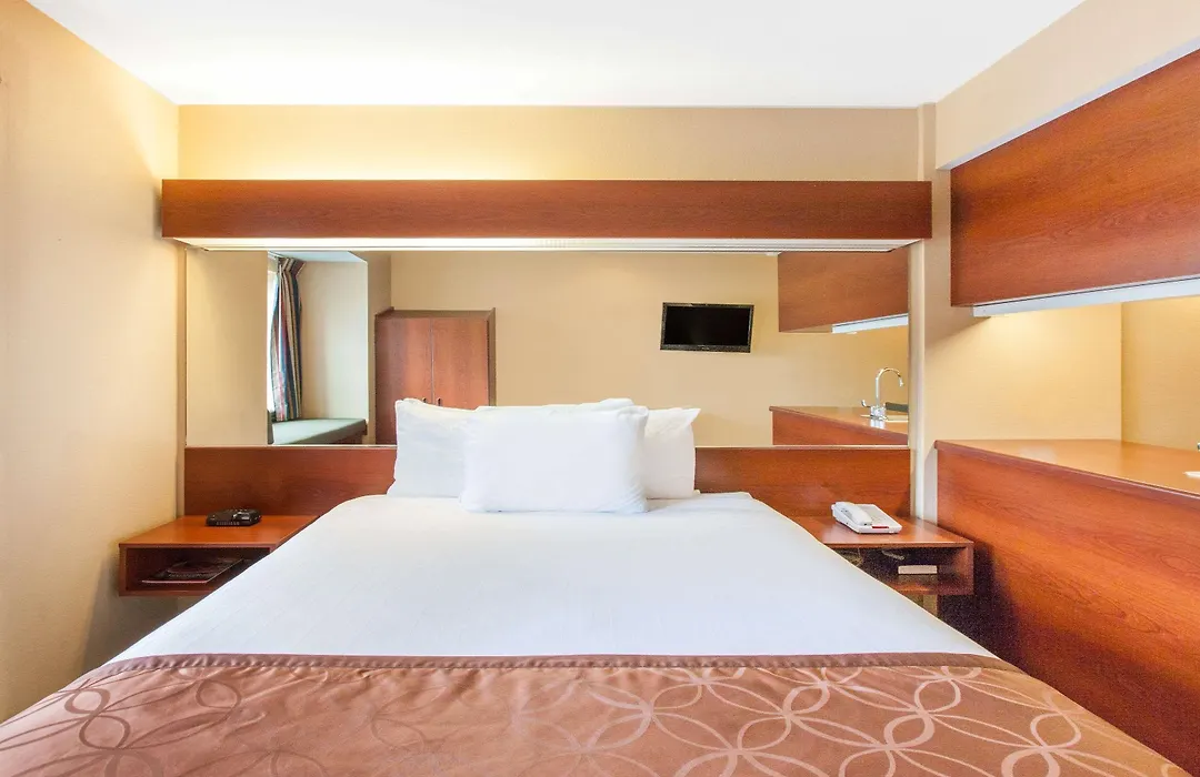 Microtel Inn By Wyndham Rogers-1