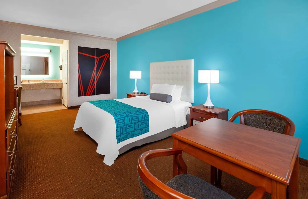 Howard Johnson Inn And Suites - Pico Rivera-1