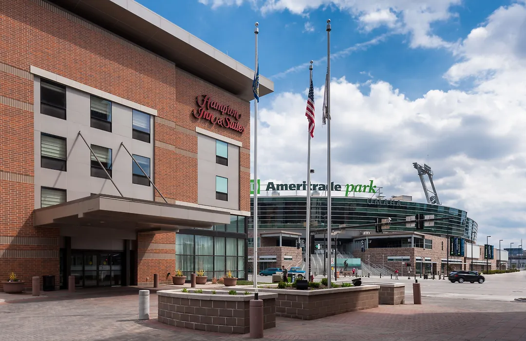 Hampton Inn & Suites Omaha-Downtown-1