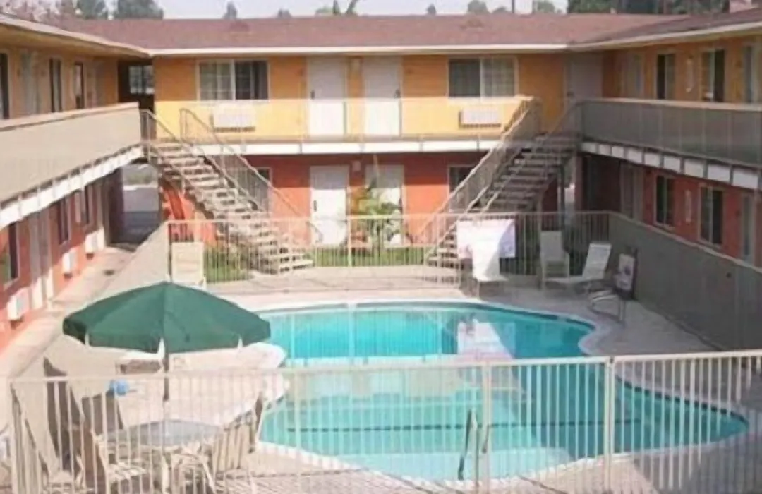Chateau Inn & Suites-1