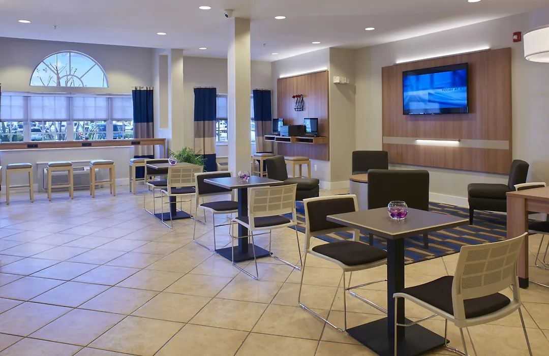 Microtel Inn & Suites By Wyndham Port Charlotte Punta Gorda-1