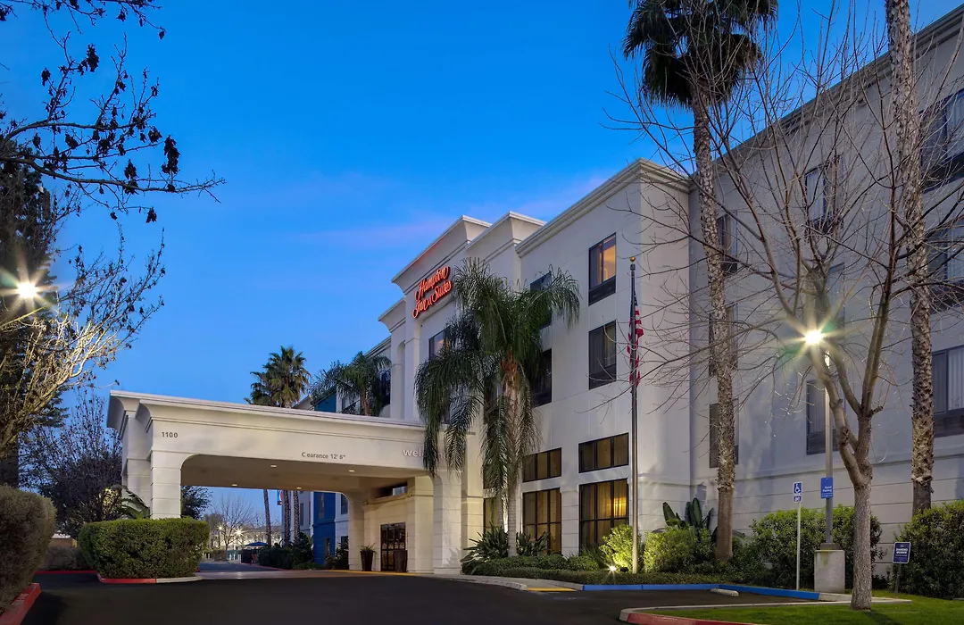 Hampton Inn & Suites Tulare-1