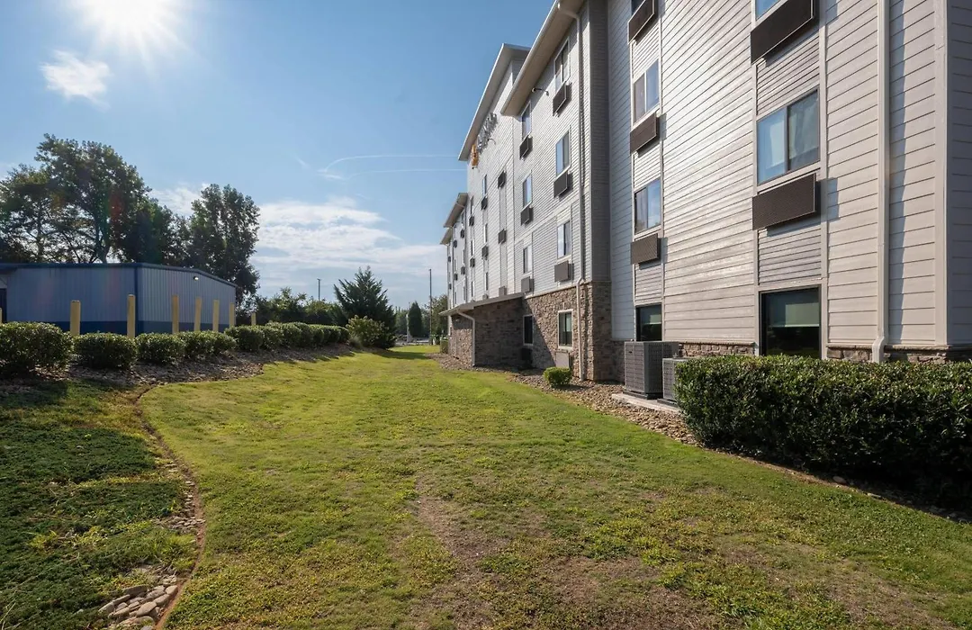 La Quinta Inn & Suites By Wyndham Greenville Woodruff Rd-1